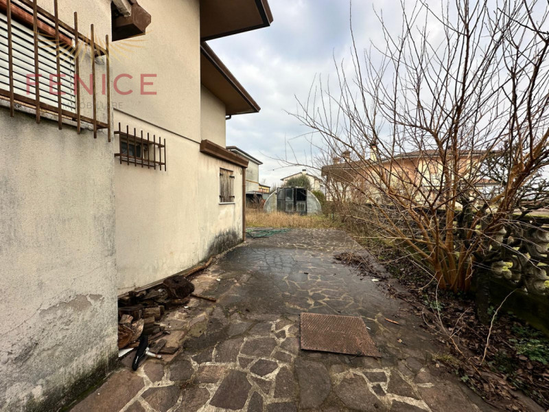 La casa giusta per dare forma ai tuoi sogni, nel cuore di Falzè di Trevignano

In una delle zone ...