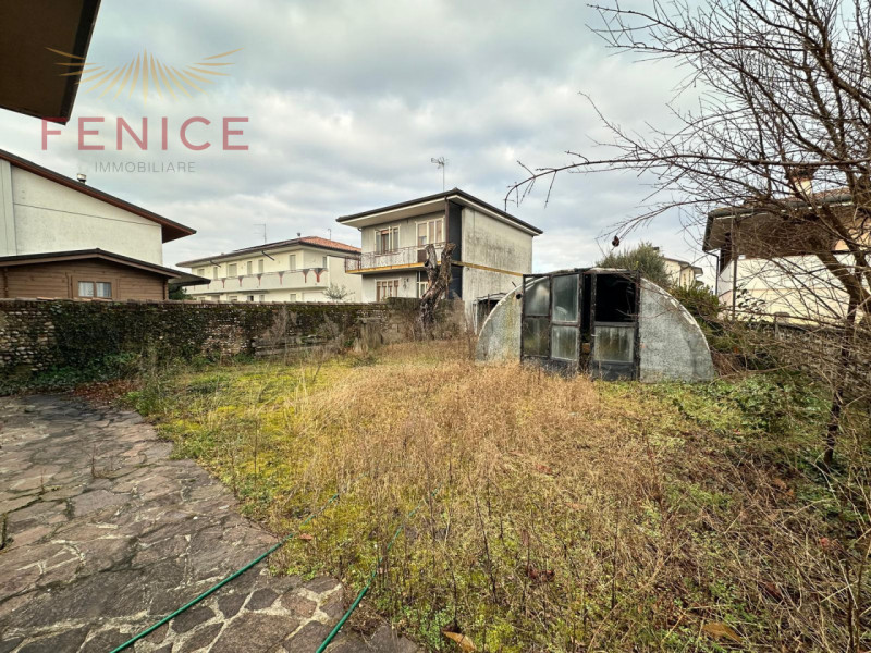 La casa giusta per dare forma ai tuoi sogni, nel cuore di Falzè di Trevignano

In una delle zone ...