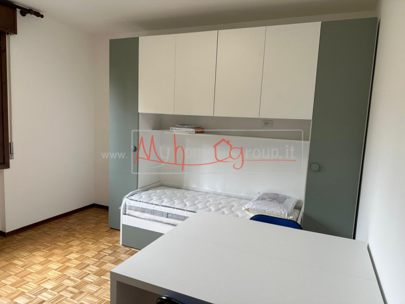 CADONEGHE: Appartamento al secondo piano completamente arredato a nuovo, composto di ingresso, so...