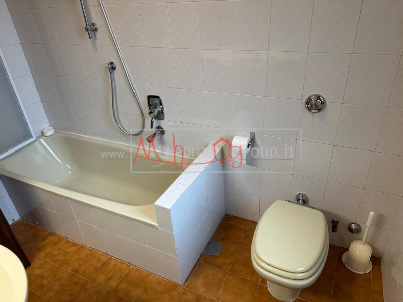 CADONEGHE: Appartamento al secondo piano completamente arredato a nuovo, composto di ingresso, so...