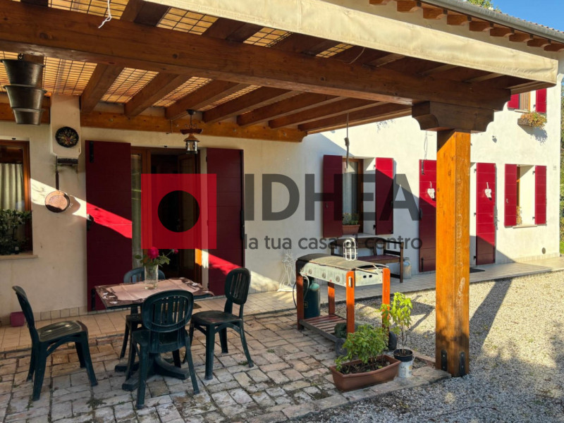 SANTA CROCE DEL MONTELLO 
"RIF:APNB1"

L'agenzia immobiliare Idhea ha il piacere di proporvi bifa...