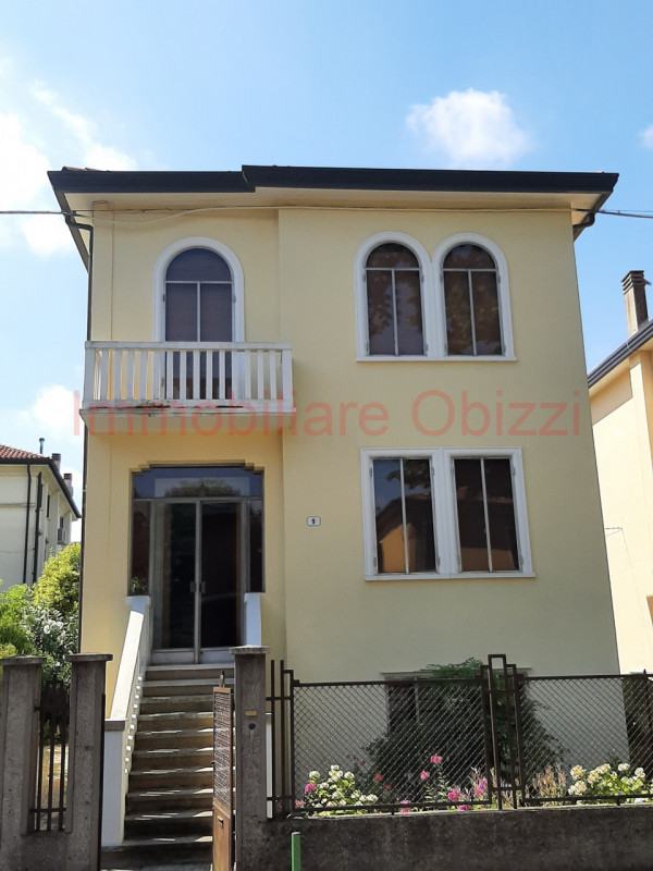 PADOVA - VIA LEPANTO - VILLA SINGOLA CON AMPIO GIARDINO RISERVATO 

In contesto signorile e riser...