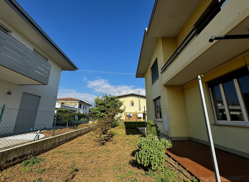 VISITE SOSPESE PER TRATTATIVA IN CORSO

Marano Vicentino - Tricamere al piano terra con giardino ...