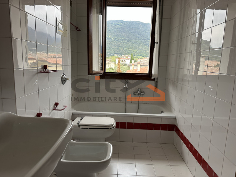 Romano d'Ezzelino - in zona tranquilla e ben servita, proponiamo in vendita MINI APPARTAMENTO COM...