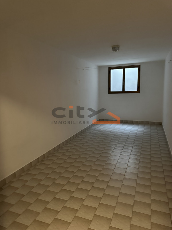 Romano d'Ezzelino - in zona tranquilla e ben servita, proponiamo in vendita MINI APPARTAMENTO COM...