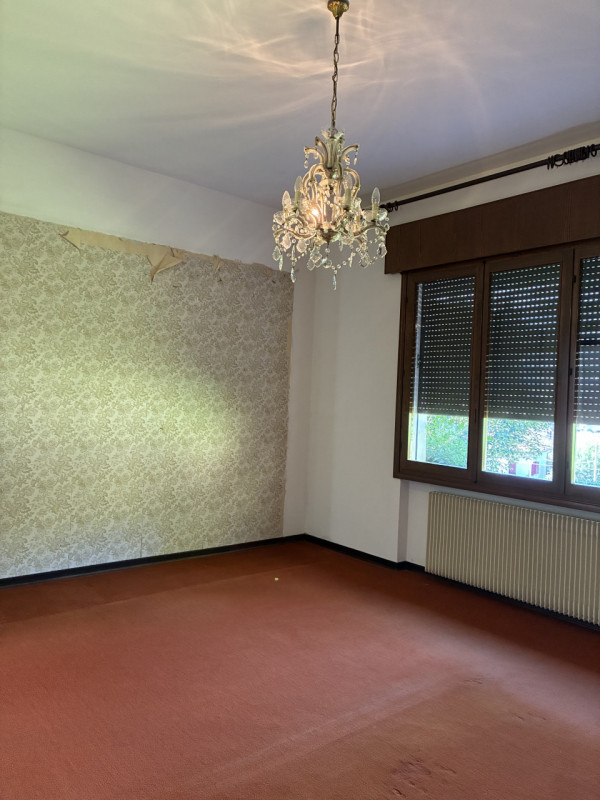 A Vittorio Veneto, Zona Sant'Andrea, Via Rindola Alta, promuoviamo la vendita di una casa singola...