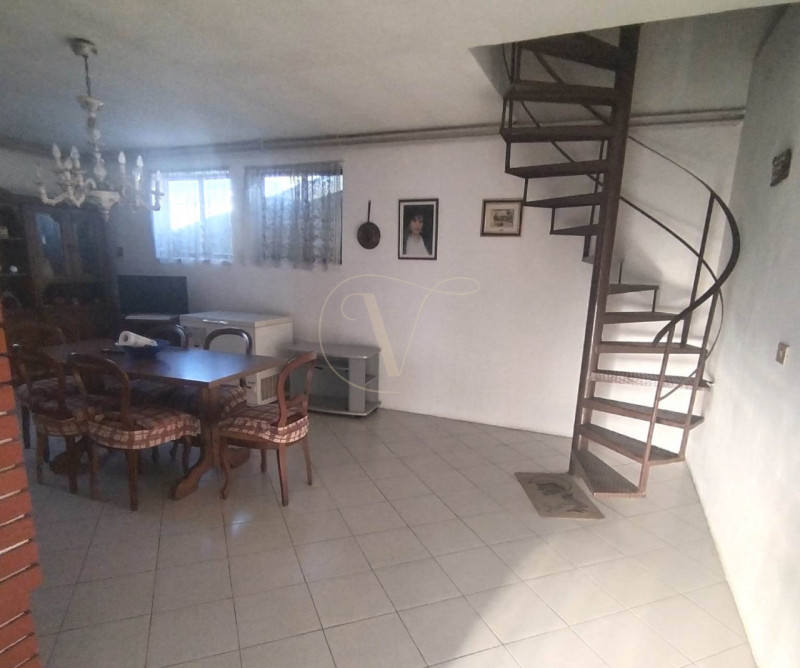 SOSSANO: Scoprite questa CASA SINGOLA di grandi dimensioni, situata su un lotto generoso di circa...