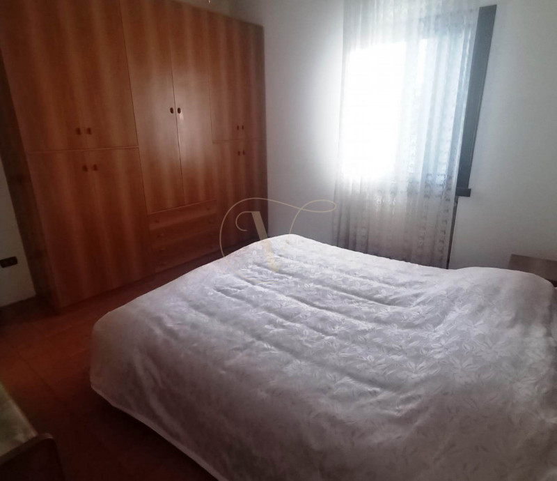 SOSSANO: Scoprite questa CASA SINGOLA di grandi dimensioni, situata su un lotto generoso di circa...