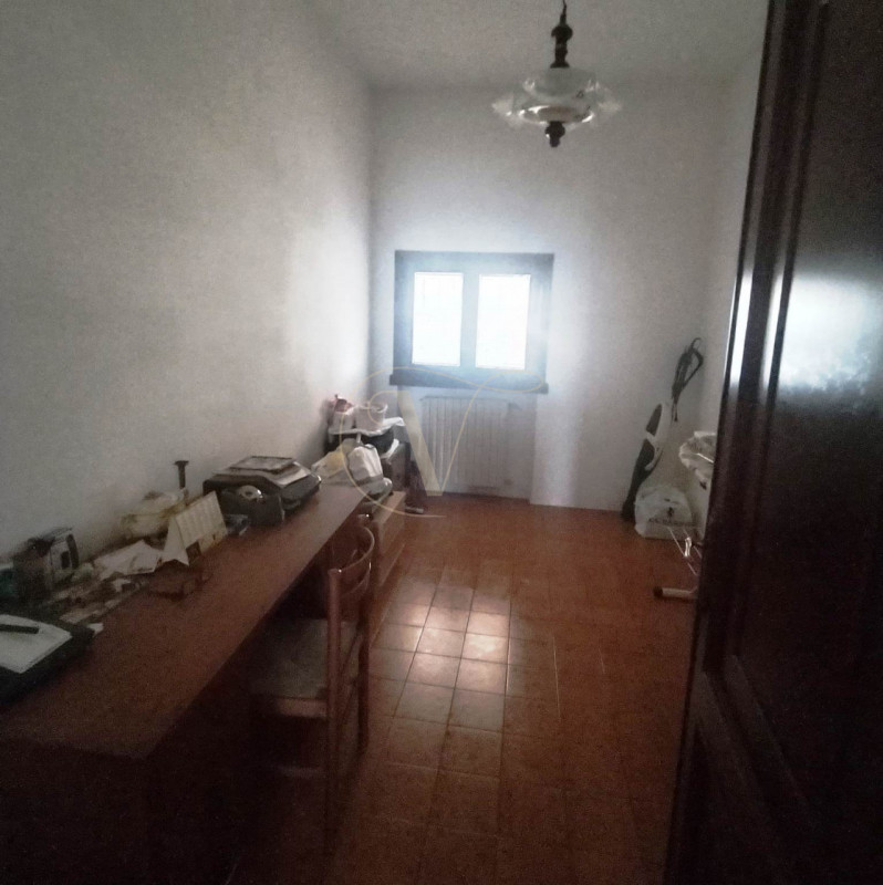 SOSSANO: Scoprite questa CASA SINGOLA di grandi dimensioni, situata su un lotto generoso di circa...