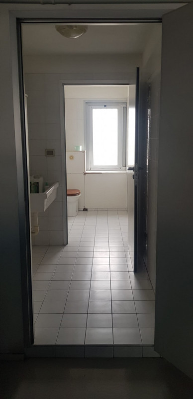 Nel cuore della zona artigianale e industriale di Vicenza, situato strategicamente vicino al case...