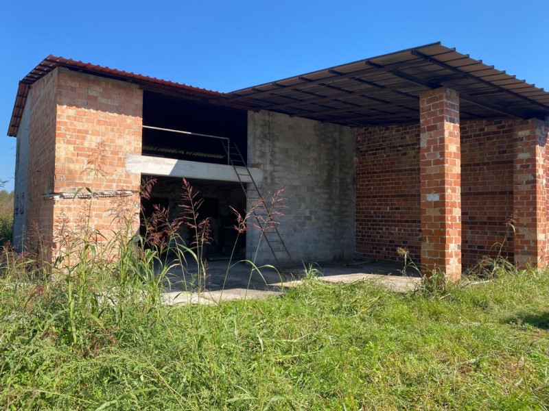 (Per INFO 3316190143) A Badoere proponiamo in vendita rustico agricolo di 210 mq, circa 1008 mc c...