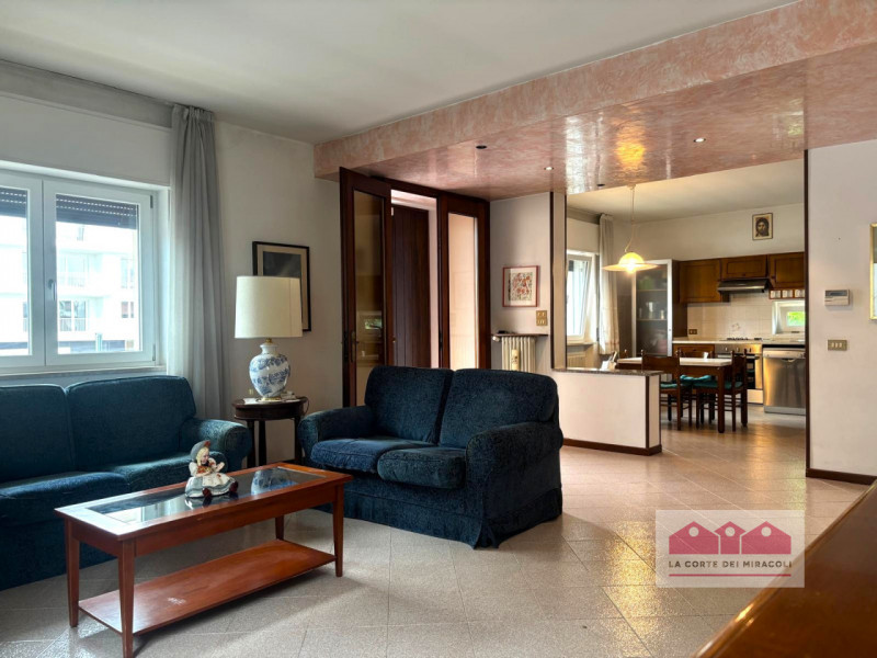 CREAZZO: SPLENDIDA CASA SINGOLA IN ZONA CENTRALE IDEALE PER CHI DESIDERA VIVERE IN UN CONTESTO TR...