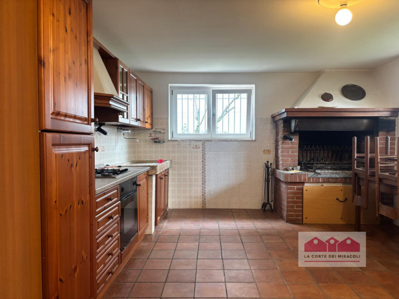 CREAZZO: SPLENDIDA CASA SINGOLA IN ZONA CENTRALE IDEALE PER CHI DESIDERA VIVERE IN UN CONTESTO TR...