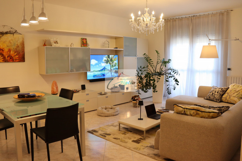 Nel cuore di Camin, proponiamo un interessante appartamento duplex dalle ottime condizioni all'in...