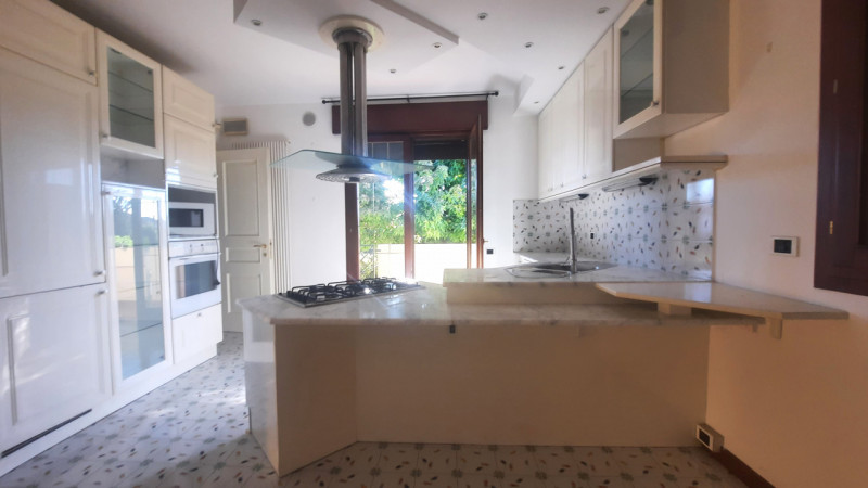 Porzione di Bifamiliare in centro a Mestrino
In una tranquilla via residenziale a pochi passi dal...