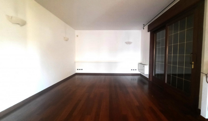 Porzione di Bifamiliare in centro a Mestrino
In una tranquilla via residenziale a pochi passi dal...