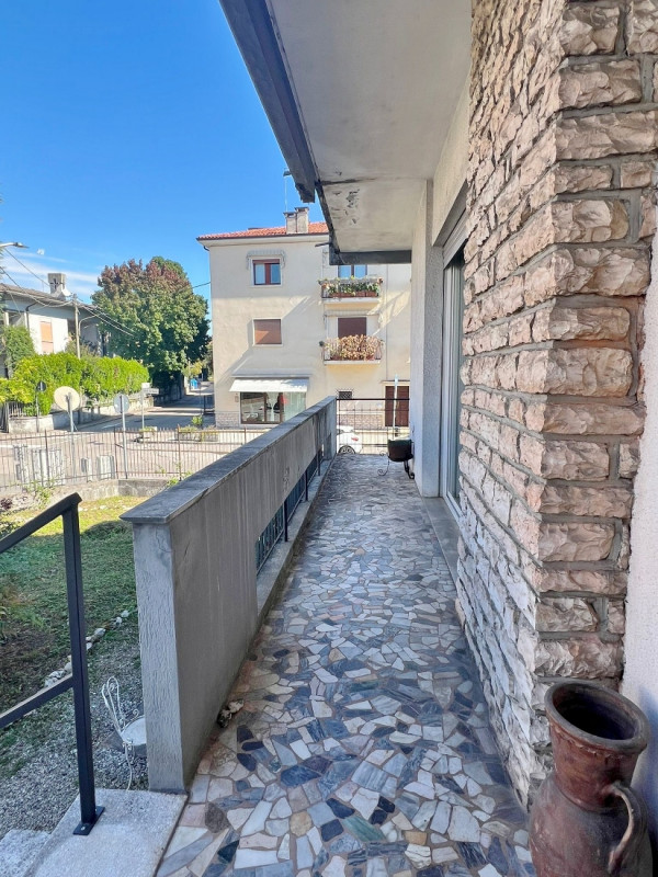 AFFITTASI TRICAMERE SEMIARREDATO E CON GARAGE E CANTINA, IN BIFAMILIARE A VICENZA - Rif. 8297
A p...