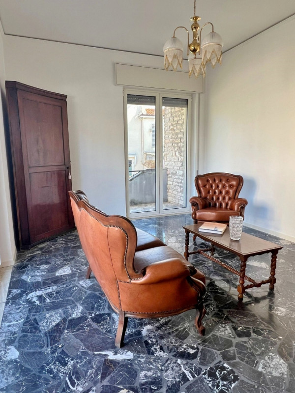 AFFITTASI TRICAMERE SEMIARREDATO E CON GARAGE E CANTINA, IN BIFAMILIARE A VICENZA - Rif. 8297
A p...