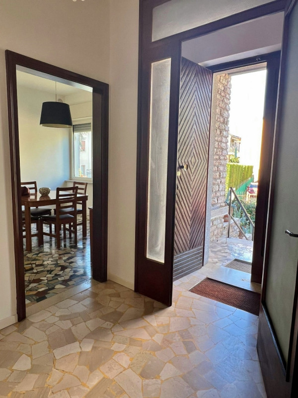 AFFITTASI TRICAMERE SEMIARREDATO E CON GARAGE E CANTINA, IN BIFAMILIARE A VICENZA - Rif. 8297
A p...