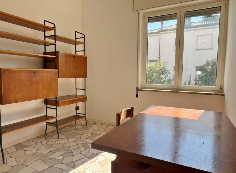 AFFITTASI TRICAMERE SEMIARREDATO E CON GARAGE E CANTINA, IN BIFAMILIARE A VICENZA - Rif. 8297
A p...