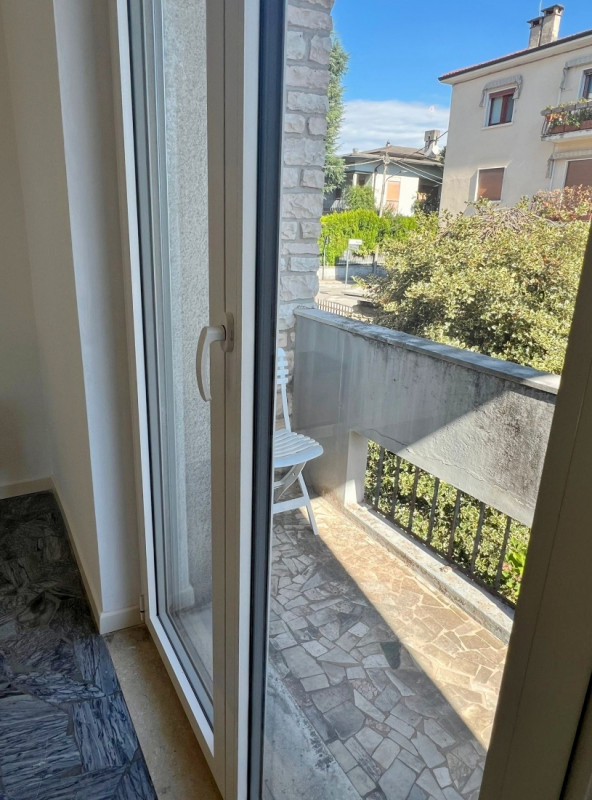 AFFITTASI TRICAMERE SEMIARREDATO E CON GARAGE E CANTINA, IN BIFAMILIARE A VICENZA - Rif. 8297
A p...