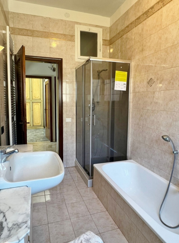 AFFITTASI TRICAMERE SEMIARREDATO E CON GARAGE E CANTINA, IN BIFAMILIARE A VICENZA - Rif. 8297
A p...