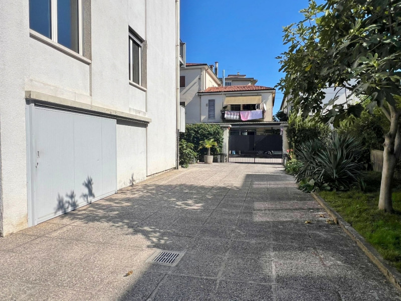 AFFITTASI TRICAMERE SEMIARREDATO E CON GARAGE E CANTINA, IN BIFAMILIARE A VICENZA - Rif. 8297
A p...