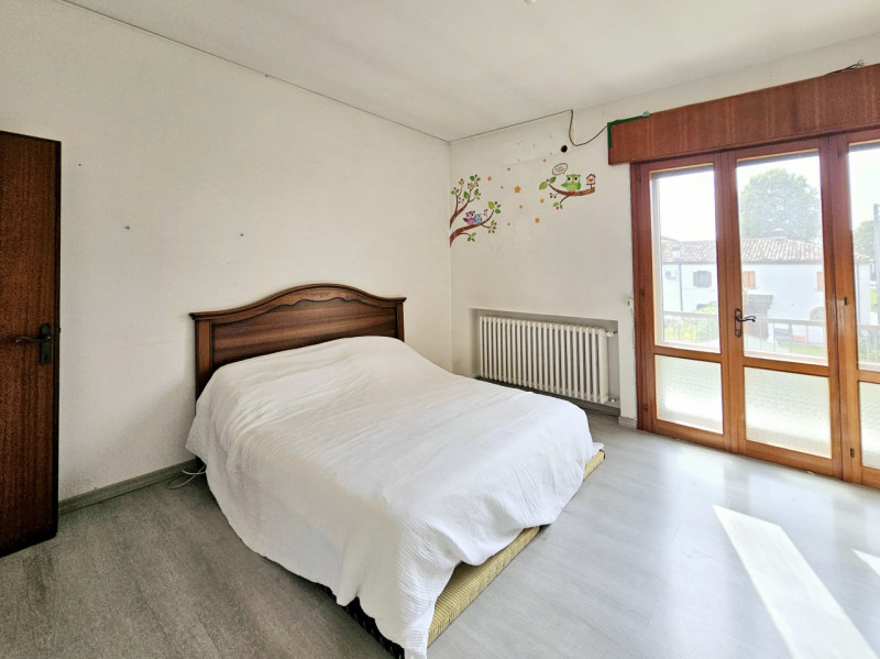 Proponiamo in vendita a Ospedaletto Euganeo, appartamento al piano primo, ubicato in una zona com...