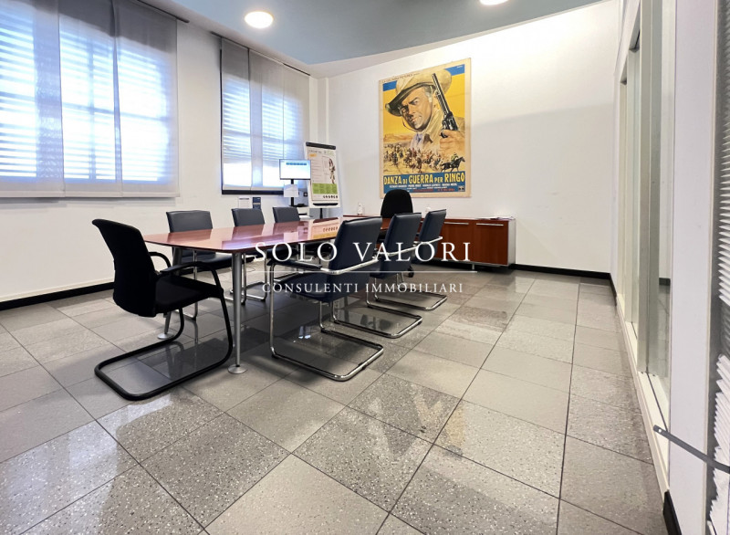 Rif. UFF17 (per info 338 9387816 Matteo)

Proponiamo uno spazio con destinazione direzionale situ...