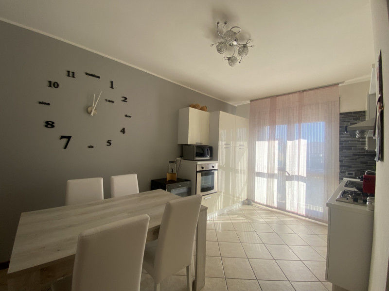 A Saccolongo, nelle immediate vicinanze di Selvazzano e Abano Terme, proponiamo in vendita un ele...