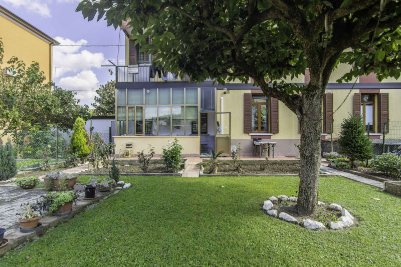 Arcella San Carlo: Ottima posizione comoda soprattutto a tutti i servizi in quanto situato in una...