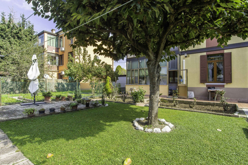 Arcella San Carlo: Ottima posizione comoda soprattutto a tutti i servizi in quanto situato in una...