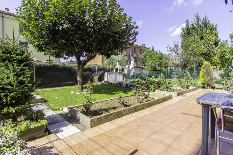 Arcella San Carlo: Ottima posizione comoda soprattutto a tutti i servizi in quanto situato in una...