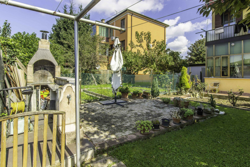 Arcella San Carlo: Ottima posizione comoda soprattutto a tutti i servizi in quanto situato in una...