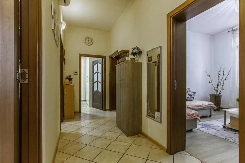 Arcella San Carlo: Ottima posizione comoda soprattutto a tutti i servizi in quanto situato in una...