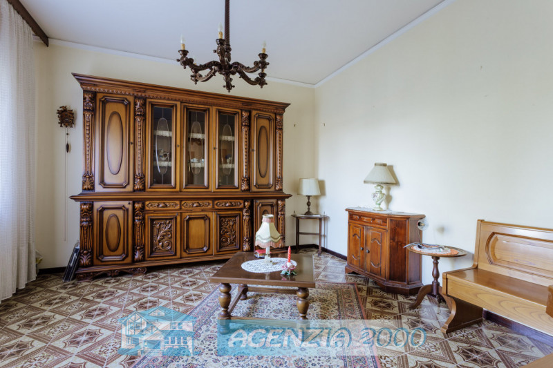 SCOPRI LA TUA NUOVA CASA !!! PERFETTA PER TE, CON AMPIO GIARDINO E ADDIRITTURA TRE GARAGE..., IN ...