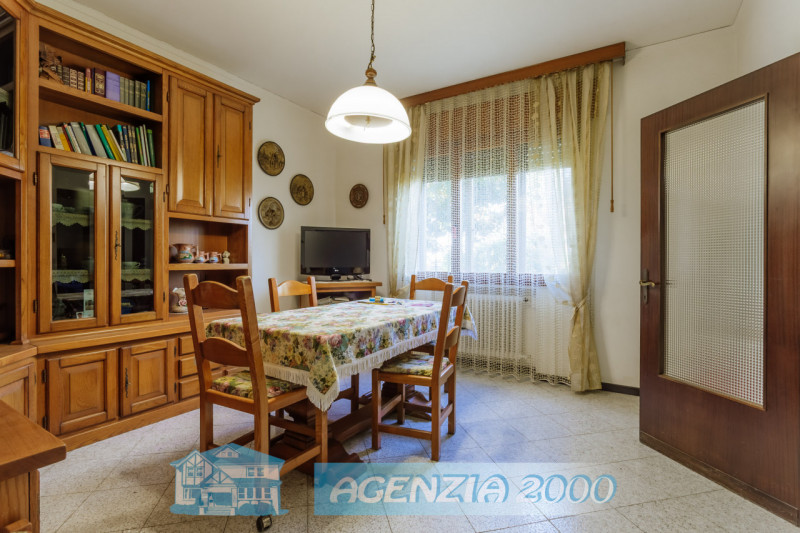 SCOPRI LA TUA NUOVA CASA !!! PERFETTA PER TE, CON AMPIO GIARDINO E ADDIRITTURA TRE GARAGE..., IN ...