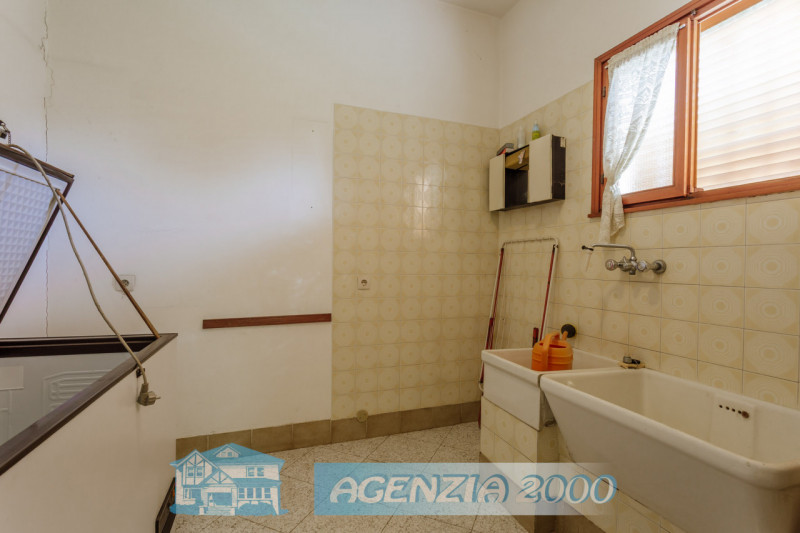 SCOPRI LA TUA NUOVA CASA !!! PERFETTA PER TE, CON AMPIO GIARDINO E ADDIRITTURA TRE GARAGE..., IN ...