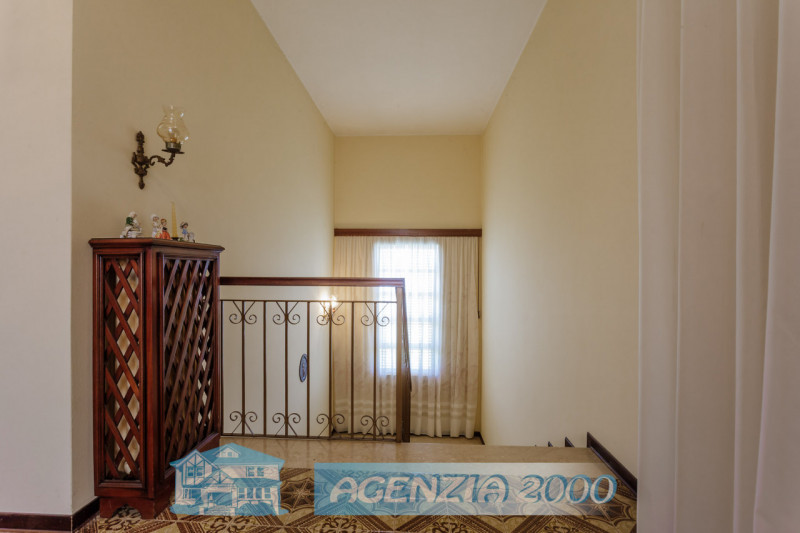 SCOPRI LA TUA NUOVA CASA !!! PERFETTA PER TE, CON AMPIO GIARDINO E ADDIRITTURA TRE GARAGE..., IN ...