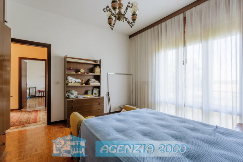 SCOPRI LA TUA NUOVA CASA !!! PERFETTA PER TE, CON AMPIO GIARDINO E ADDIRITTURA TRE GARAGE..., IN ...