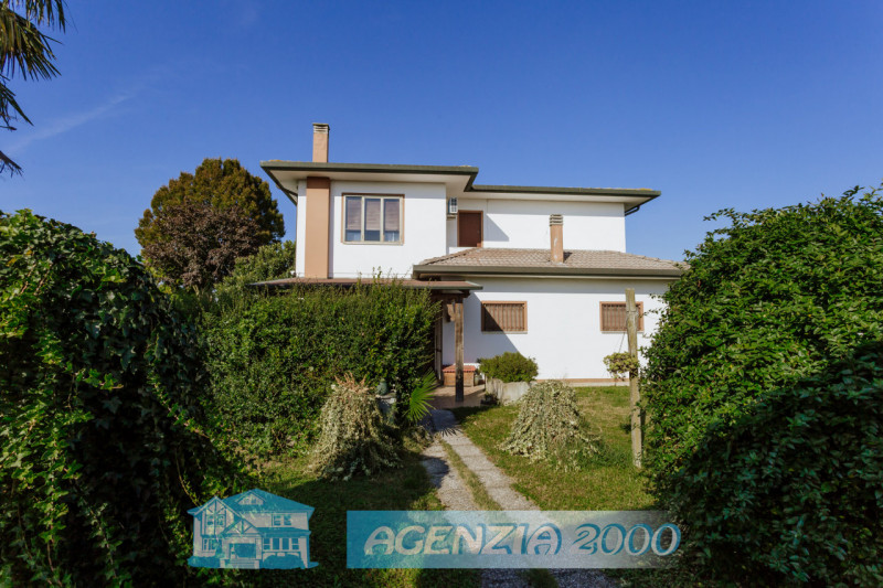 SCOPRI LA TUA NUOVA CASA !!! PERFETTA PER TE, CON AMPIO GIARDINO E ADDIRITTURA TRE GARAGE..., IN ...