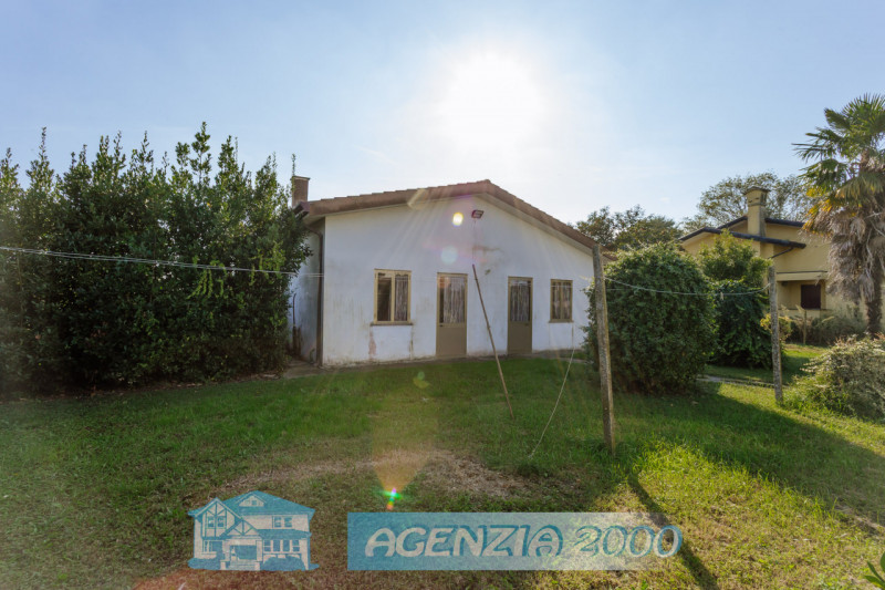SCOPRI LA TUA NUOVA CASA !!! PERFETTA PER TE, CON AMPIO GIARDINO E ADDIRITTURA TRE GARAGE..., IN ...