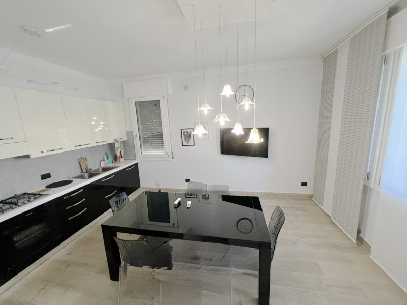 (Per INFO Cristina 3389226442) Situata a Montegrotto, comodissimo a tutti i servizi e trasporti, ...