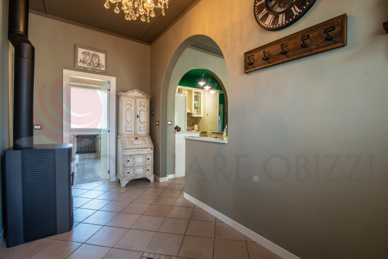 ALBIGNASEGO in zona Mandriola in vendita casa singola suddivisa in due appartamenti ideale quindi...