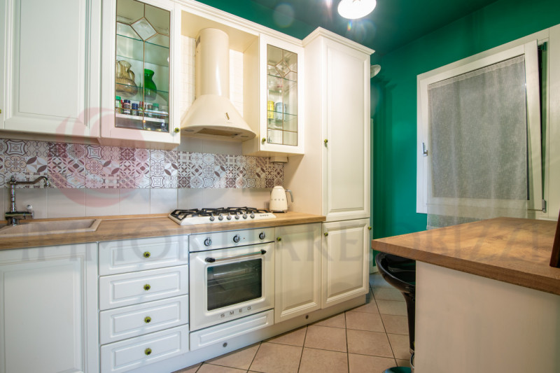 ALBIGNASEGO in zona Mandriola in vendita casa singola suddivisa in due appartamenti ideale quindi...