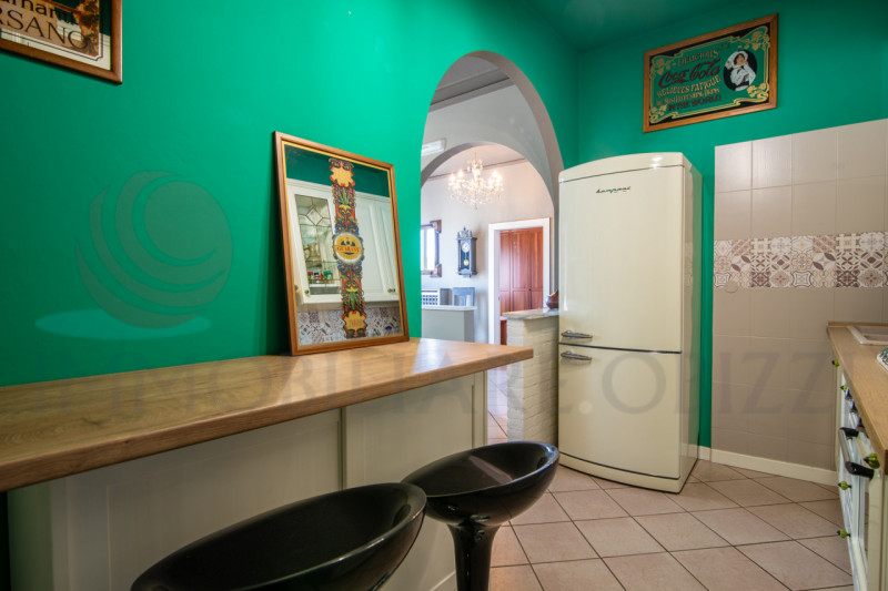 ALBIGNASEGO in zona Mandriola in vendita casa singola suddivisa in due appartamenti ideale quindi...