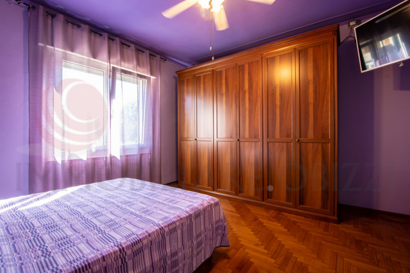 ALBIGNASEGO in zona Mandriola in vendita casa singola suddivisa in due appartamenti ideale quindi...