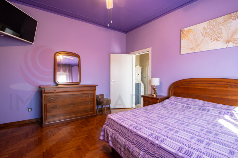 ALBIGNASEGO in zona Mandriola in vendita casa singola suddivisa in due appartamenti ideale quindi...