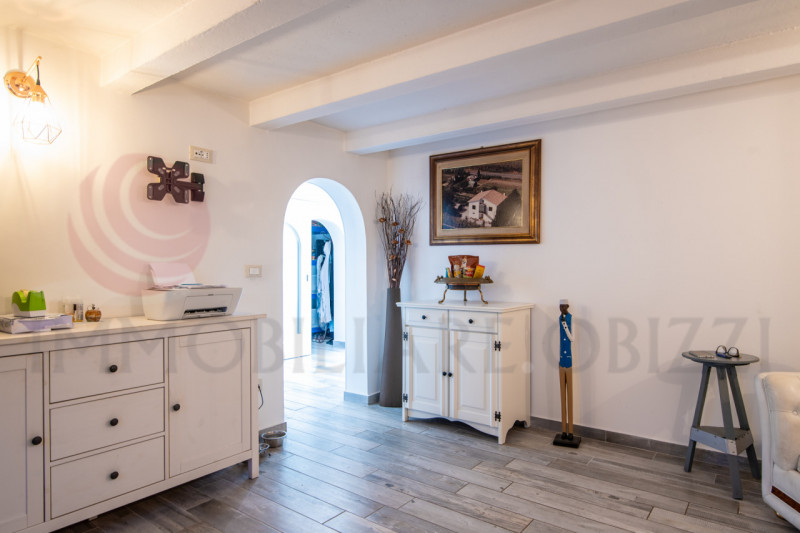 ALBIGNASEGO in zona Mandriola in vendita casa singola suddivisa in due appartamenti ideale quindi...