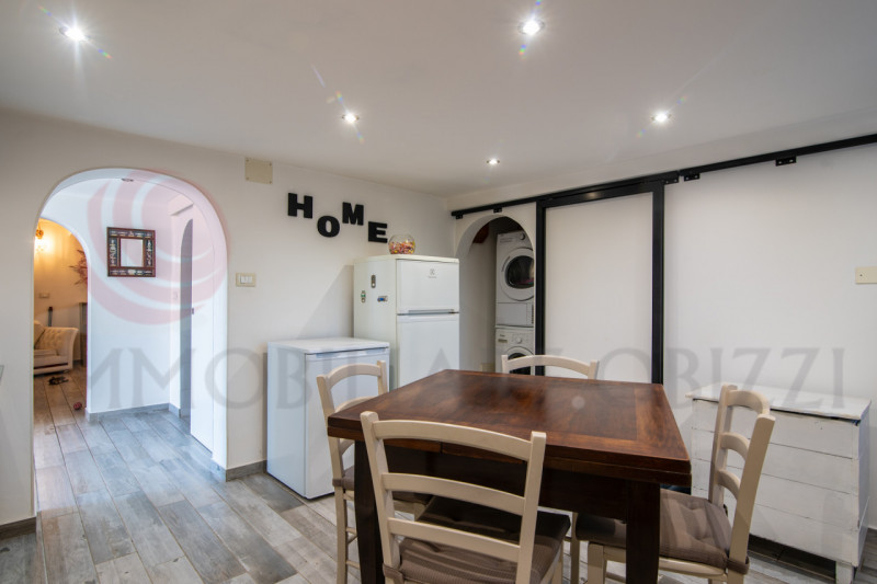 ALBIGNASEGO in zona Mandriola in vendita casa singola suddivisa in due appartamenti ideale quindi...